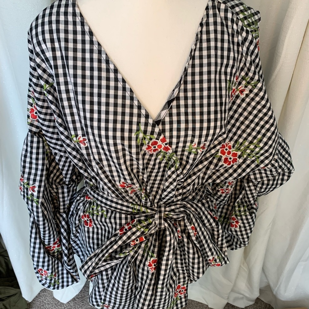 Striped flower top